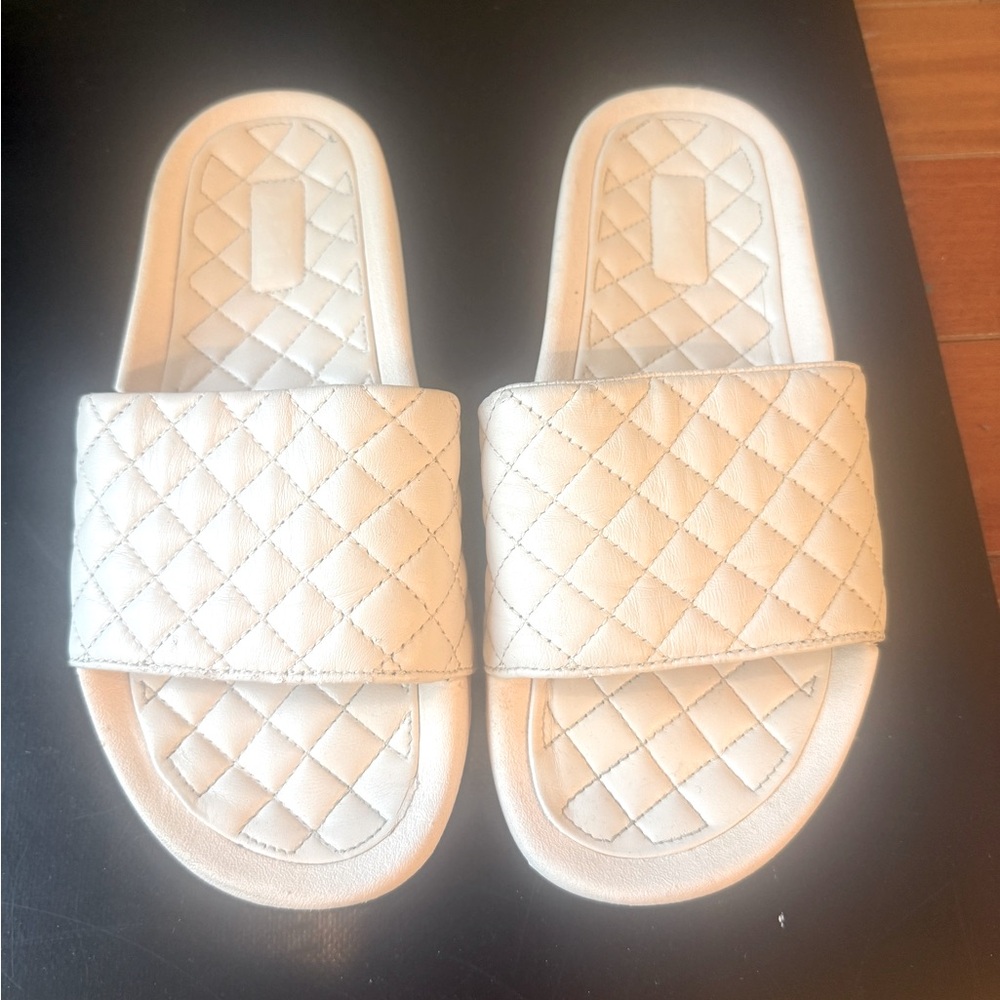 APL quilted slide blush pink